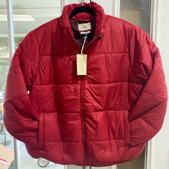 Universal Thread Red Puffer - Picture 2 of 4